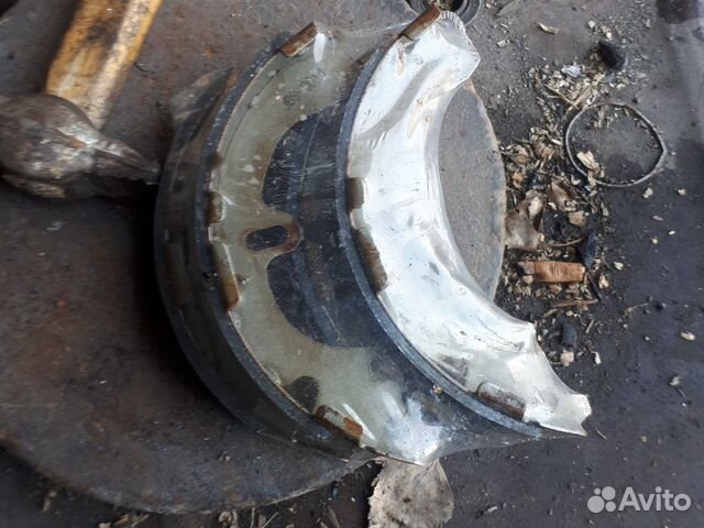 Колодки задние барабанные на Карина ат212