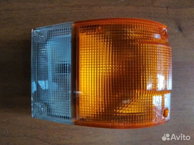 Указатель поворота задний левый Nissan Caravan E24