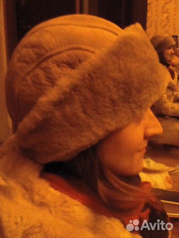 Зимняя шапка из овчины песочного цвета