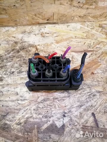 Блок клапанов пневмоподвески Audi A6 C6