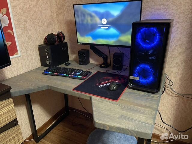 Компьютерный стол из массива дерева