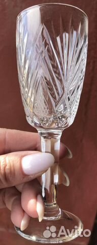 Изящные хрустальные фужеры