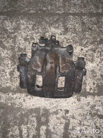 Суппорт передний правый Мазда мпв LW 1999-2004г