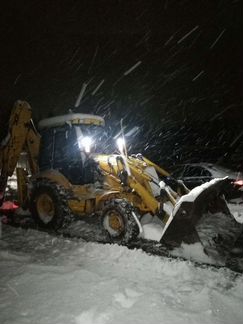Чистка уборка снега трактором