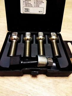 Колесные болты с секретом