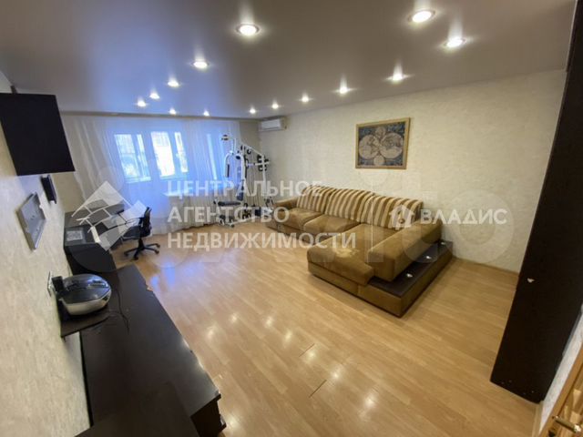 3-к. квартира, 100 м², 1/10 эт.