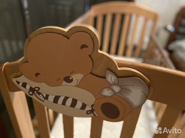 Детская кроватка с маятником и ящиком