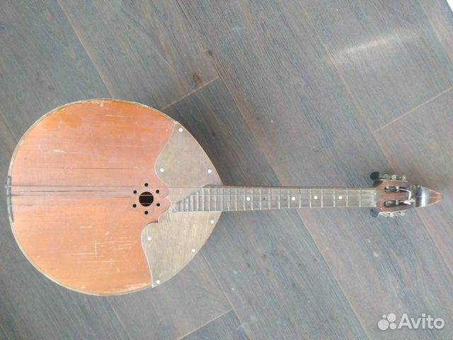 Укулеле балалайка 2 в одном. Домра музыкальный инструмент 4 струны. Домра 3-х струнная. 2 домра. Мастерская родина домры.
