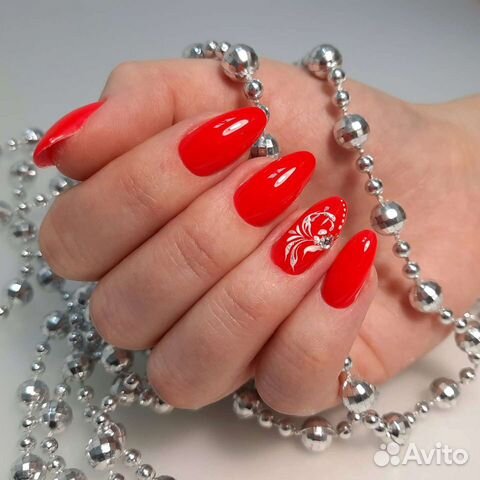 Маникюр, педикюр Стрельна