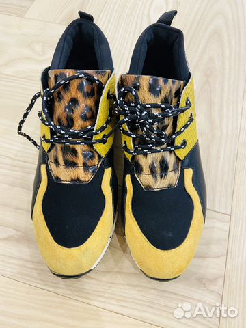 Кроссовки женские