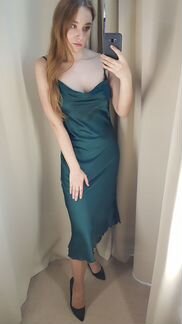 Новое изумрудное шелковое платье