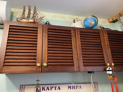 Шкаф+2 подвесных шкафа+письменный стол +кровать