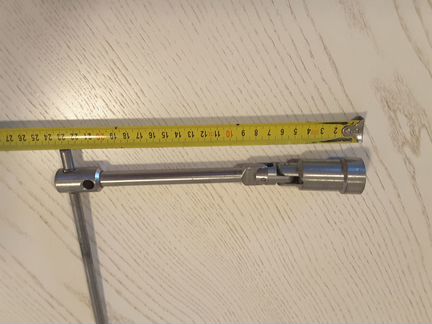 Ключ свечной 21 с карданным механизмом