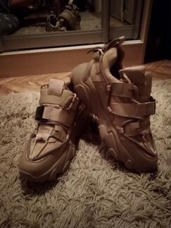 Кроссовки новые осенние