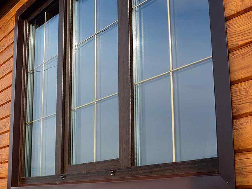 Фото пластиковых окон в частном доме коричневого цвета