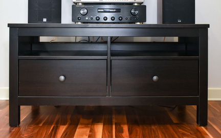 Тумба для тв или аппаратуры (IKEA)