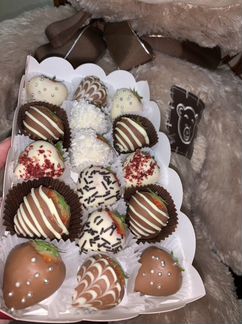 Клубника в шоколаде букеты, коробочки