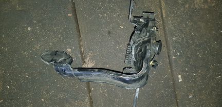 Hyundai Solaris замок капота