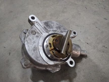 Насос вакуумный BMW 5 E60 4.8 N62