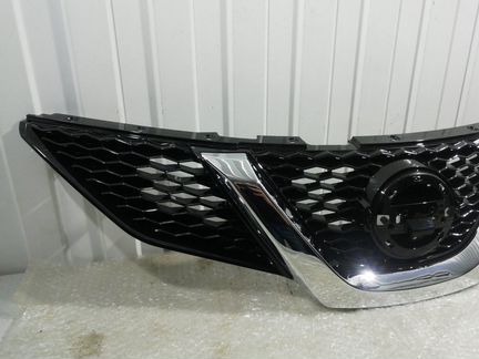 Решетка радиатора передняя Nissan Qashqai 2