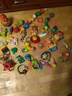 Первые игрушки для малыша