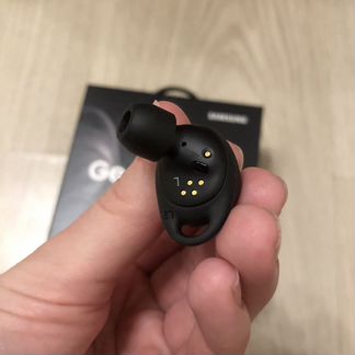 Беспроводные наушники Gear IconX (2018)