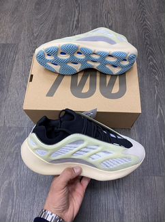 Кроссовки Adidas easy boost 700 кремовые