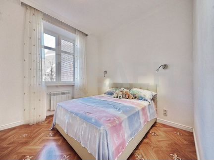 4-к квартира, 208 м², 4/9 эт.