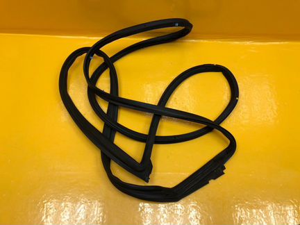 Уплотнитель двери передний левый Nissan Murano Z52