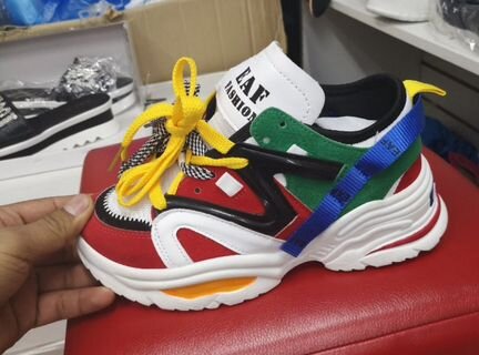 Новые кроссовки