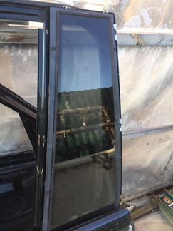 Стекло задней левой двери для Range Rover III