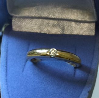 Обручальное кольцо с бриллиантом