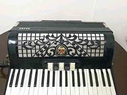 Музыкальные инструменты в школе искусств. Баян royal standard 207 91. Гитара рояль баян. Музыкальные инструменты в школе искусств. Аккордеоны роял стандарт печать.