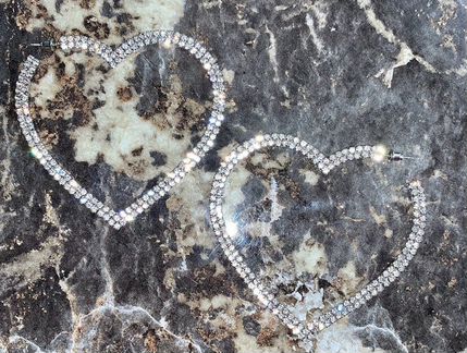 Серебряные серьги гвоздики в форме сердца