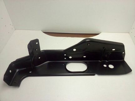 Кронштейн передней панели передний правый Suzuki