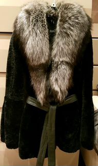 Продам красивую мутоновую шубку с воротником из че