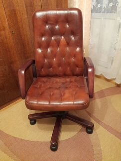 Кожаное кресло