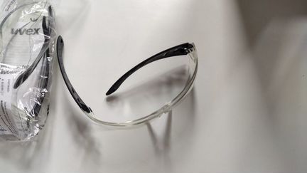 Защитные очки Uvex pheos one