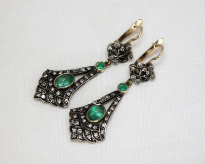 Серьги с изумрудами и бриллиантами