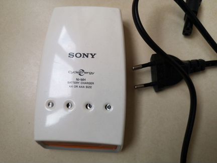 Зарядное устройство Sony вместе с аккумуляторами