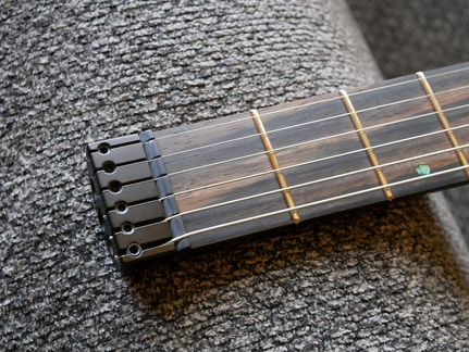 Kiesel(Carvin) Osiris беголовая гитара