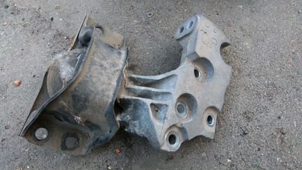 Подушка двигателя правая Nissan X-Trail T31 2,5L