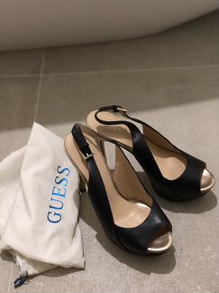 Босоножки Guess