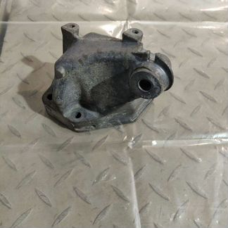 Кронштейн двигателя на Мерседес-A6422236304