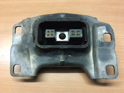 Подушка двигателя передняя левая Ford Focus CB8