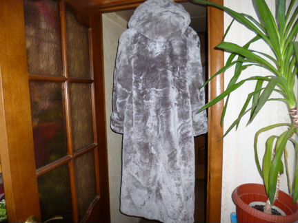 Шубка мутоновая с капюшоном (отделка норка)
