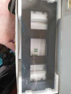 3-местная рамка Schneider Unica MGU68.006.7Z1