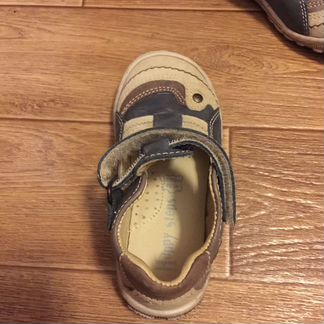 Сандалии 23 р. Кожа. По стельке 14,5 см. Новые