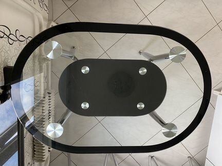 Стол и стулья