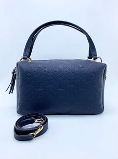 Сумка: Louis Vuitton
